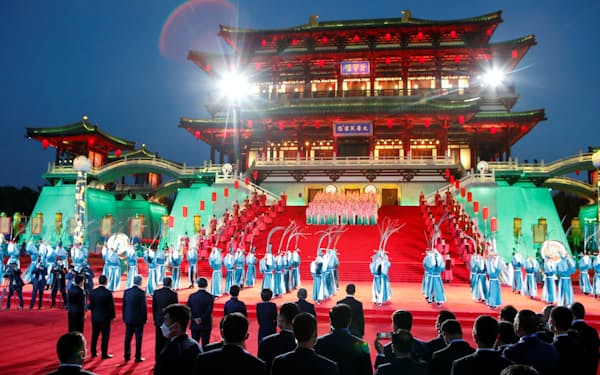 「中国+中央アジア5カ国」首脳会議の歓迎式典(中国・西安市、2023年5月18日)=ロイター