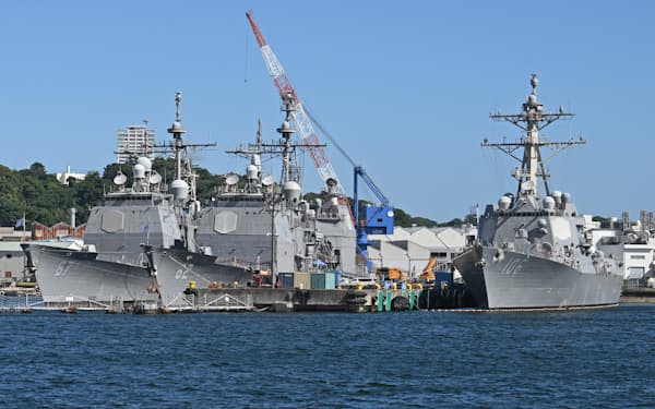 米海軍横須賀基地に停泊するイージス艦