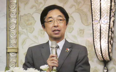 台北市で開いた経済フォーラムで、台湾企業に熊本県進出を呼びかける木村敬知事=27日(共同)