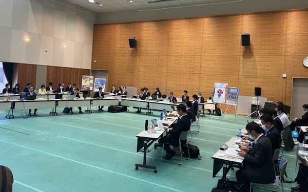 鳥取市内で開かれた近畿ブロック知事会議(25日)