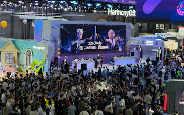 チャイナジョイの会場は多くのゲームファンで混み合った(31日、上海市)