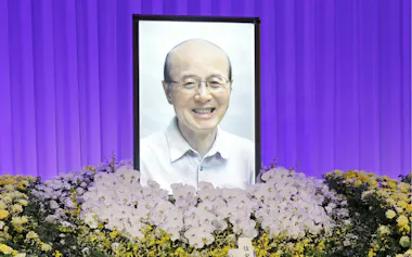 杉田元官房副長官のお別れの会(1日午前、東京都千代田区)=共同