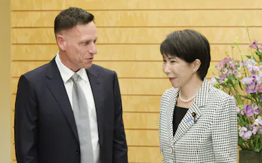 米パランティア・テクノロジーズのティール会長(左)の表敬を受ける高市首相(3月、首相官邸)