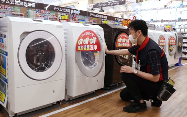 メーカー指定価格で販売されるパナソニックのドラム式洗濯乾燥機（大阪市のジョーシン日本橋店）