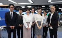 「ウェザーニュースLiVE」の制作チーム(左から山口さん、喜田さん、山岸さん、太田さん、小林さん、須田さん、村田さん)