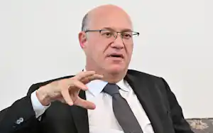 Ilan Goldfajn ブラジル中央銀行総裁、国際通貨基金(IMF)西半球局長などを歴任し、2022年12月から現職 Ilan Goldfajn ブラジル中央銀行総裁、国際通貨基金(IMF)西半球局長などを歴任し、2022年12月から現職