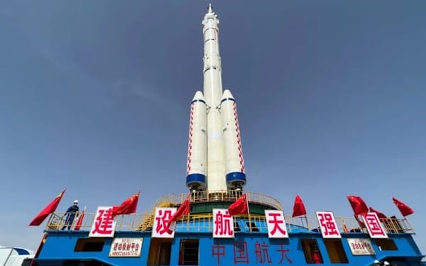 30日に打ち上げる有人宇宙船を搭載したロケット（中国航天科技集団のＳＮＳから）