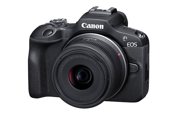 カメラ初心者向けのミラーレスカメラ「R100」を６月下旬に発売する