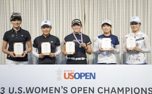 ゴルフの全米女子オープン選手権の出場資格を獲得した（左から）脇元華、佐藤心結、岩井明愛、木下彩、三ケ島かな（29日、房総CC房総）=共同