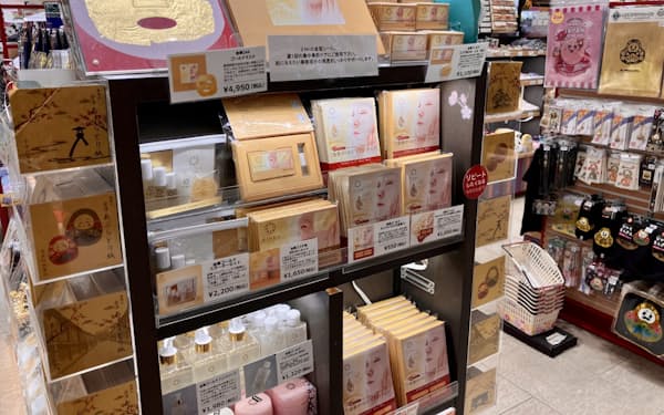 金沢駅の土産売り場は金箔が豊富。5月から秋にかけて値上げする製品も
                                                        