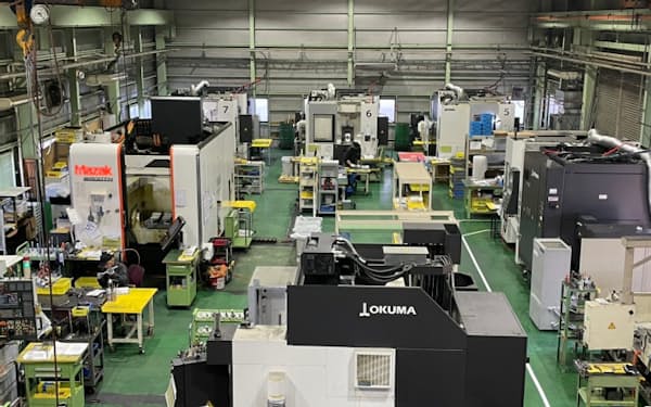 アオキシンテック（栃木県真岡市）の工場内部。工程の自動化を進め、生産リードタイムやコストの削減に努めている