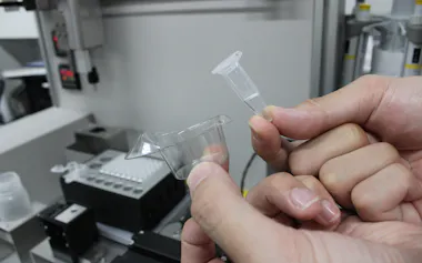 ハウス食品グループが開発した採涙キット