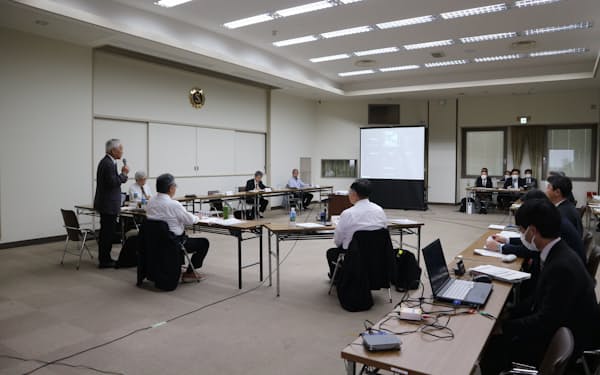 有識者で構成する「新潟県原子力発電所の安全管理に関する技術委員会」(2日、新潟市)