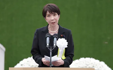 平和祈念式典であいさつする高市首相(9日、長崎市)