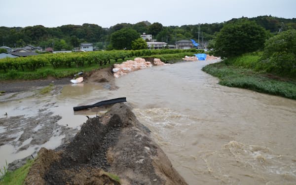 静岡県磐田市の敷地川では堤防が決壊した