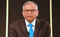 「世界デジタルサミット2023」で対談する印タタ・グループのナタラジャン・チャンドラセカラン会長（6日午前）
