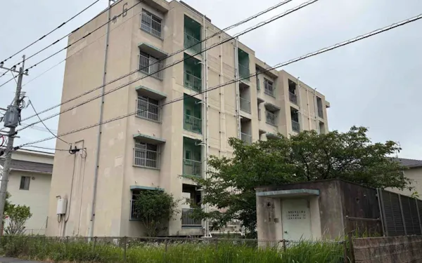 使われなくなった北九州市の市営住宅。新たな住まいへの転換も進める(市内の八千代町団地)