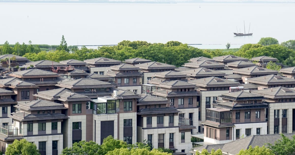 中国の7月新築住宅価格、7割弱の主要都市で下落 - 日本経済新聞