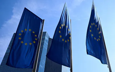 エネルギー価格上昇や財政懸念を背景に欧州の主要国で国債利回りが上昇している=ロイター
