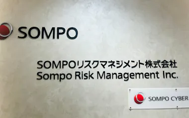 SOMPOホールディングスは新興のレジリアと資本業務提携する