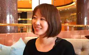 「デビュー前から被害者遺族に焦点を当てたミステリーを書きたいと思っていた」と話す辻堂ゆめさん 「デビュー前から被害者遺族に焦点を当てたミステリーを書きたいと思っていた」と話す辻堂ゆめさん