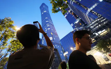 中国関連企業への投資に対し、海外投資家は慎重姿勢を強めている=ロイター
