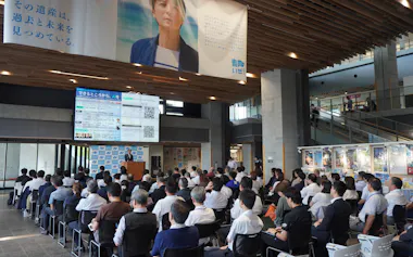 生成AI活用推進セミナーに経営者ら約100人が参加した(26日、長崎県庁)