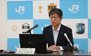 記者会見するJR四国の四之宮社長(26日、高松市)