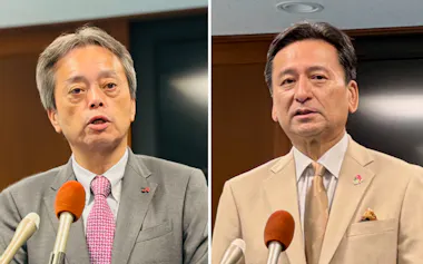 JR九州の古宮社長㊧と佐賀県の山口知事(28日、佐賀県庁)