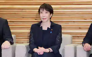 閣議に臨む高市首相(28日午前、首相官邸) 閣議に臨む高市首相(28日午前、首相官邸)