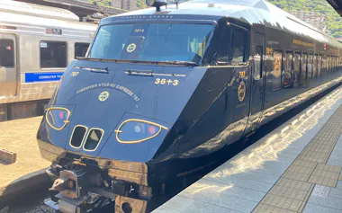JR九州の観光列車「36ぷらす3」は9月から運行を再開する(30日、JR門司港駅)