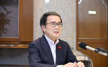 報道各社の取材に応じる池田氏(31日、高松市)