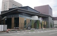 富山市が設けた中規模ホールは7月1日に開業する。PFIを活用した