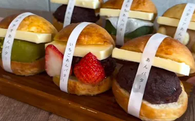 飛び出しそうな「あんバター」はインパクトがある