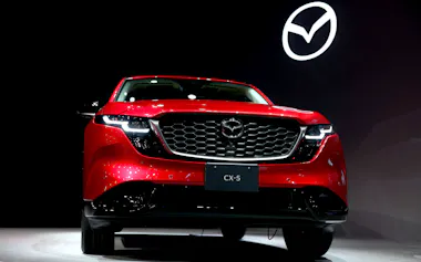 マツダの新型SUV「CX-5」(21日、東京都渋谷区)