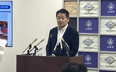 インド訪問について記者会見する山梨県の長崎幸太郎知事