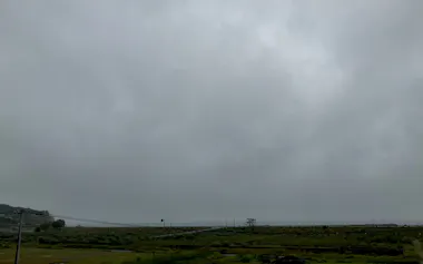 太平洋沿岸は低い雲が垂れ込める日が多い(8月31日、福島県内)