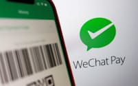 テンセントのスマホ決済は中国で約4割のシェアを握るとみられている=ロイター