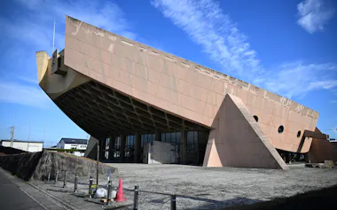 解体工事開始前の旧香川県立体育館(25年12月、高松市)