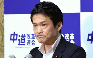記者会見する中道改革連合の小川代表(4日午前、国会内) 記者会見する中道改革連合の小川代表(4日午前、国会内)