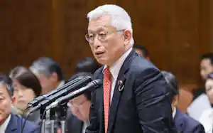 参院予算委で質問する泉房穂氏(27日午前) 参院予算委で質問する泉房穂氏(27日午前)