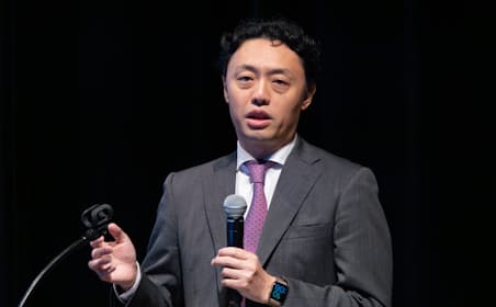 「大規模言語モデル（LLM）がビジネスを変える」をテーマに講演した東京大学の松尾豊教授（2023年６月）