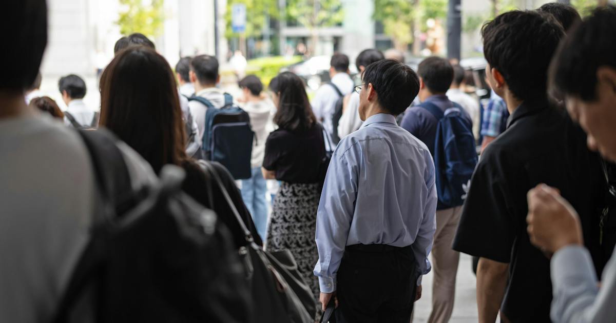 中途の求人倍率が4カ月連続上昇 8月2.86倍、レジャー・外食が伸び - 日本経済新聞