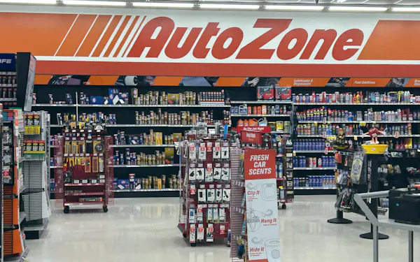 自動車用品店オートゾーンの店舗。車を長く乗る人が増え、足元の業績は好調(ニューヨーク州)