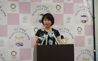 記者会見する高際みゆき東京都豊島区長(26日、東京都豊島区)
