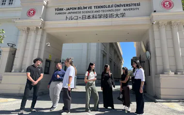 トルコの首都アンカラにある新設のトルコ・日本科学技術大学には、全国試験でトップクラスの成績を収めた学生が入学した=シナン・タウシャン撮影