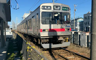 富山地方鉄道の立山線は約24キロメートル。富山市中心部と富山県立山町を結ぶ列車が走る