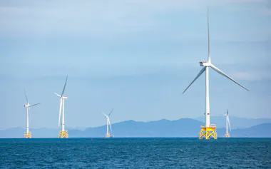 国内最大の洋上風力発電所「北九州響灘洋上ウインドファーム」(北九州市)