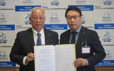 連携協定を結んだREACHの光武代表㊨とNwinの森会長(14日、長崎市)