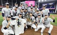 3大会ぶりにワールド・ベースボール・クラシック(WBC)を制した日本。力負けしない選手が増え、日本の野球が新時代に入ったことがうかがえた=共同